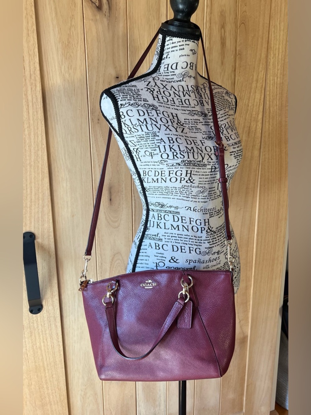 EUC Coach Leather Kelsey Small Satchel Bag in Burgundy - Signature Gold Hardware
